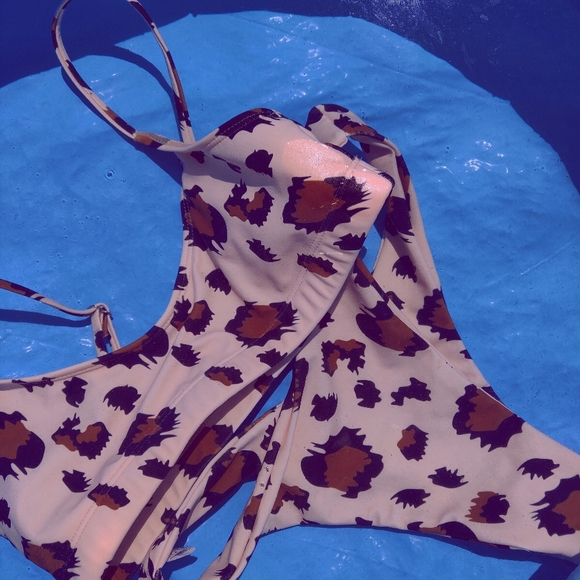 KENYA BIKINI - Picture 6 of 8